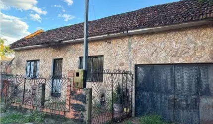 Terreno de 300m² com casas, no bairro Cavalhada, Porto Alegre/RS