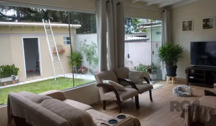 Casa de 155m² com 2 quartos, suíte, 2 vagas de garagem, no bairro Jardim Europa,