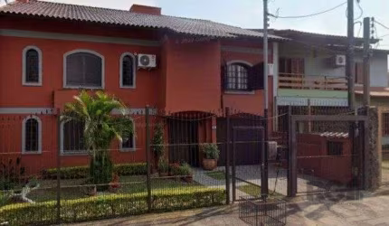 Casa de 04 dormitórios sendo 02 suíte com 03 pavimentos e 03 vagas de garagem.