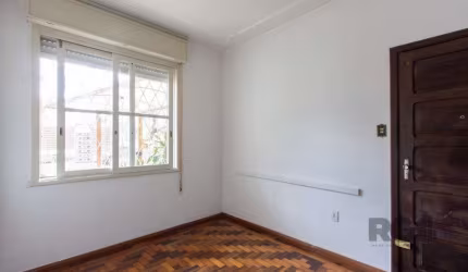 Apartamento térreo, com pátio, 2 quartos - Bairro Menino Deus