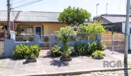 Casa no bairro Restinga - Excelente Ponto Comercial