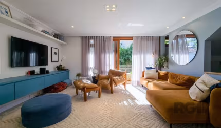 Excelente casa em condomínio de 03 dormitórios sendo 01 suíte totalmente reforma