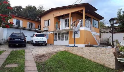 Casa com 4 dormitórios no bairro Vila Nova