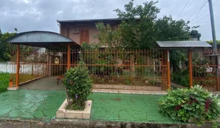 Ótima casa de dois pavimentos localizada no Bairro Restinga