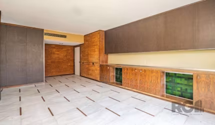 Apartamento Imenso no Bairro Petrópolis! 232m2 privativos e 3 vagas de garagem