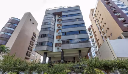 Apartamento 3 dormitórios, suíte, elevador e 2 vagas bairro Petrópolis POA/RS