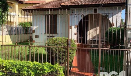 Casa 3 dormitórios à venda Passo da Areia Porto Alegre/RS