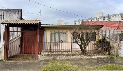 Casa de 02 dormitórios, 02 banheiros no bairro de Sarandi em Porto Alegre