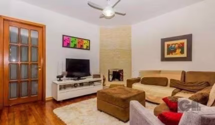 Casa com 7 Quartos e 6 vagas à Venda, 470 m² no Bairro Petrópolis