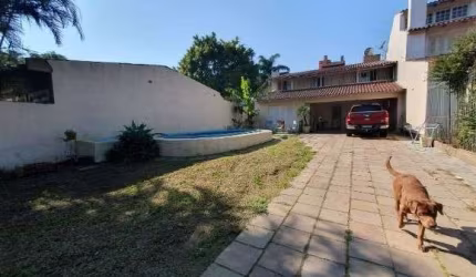 Casa em Porto Alegre, no bairro Espírito Santo, com 4 dormitório(s), e 4 banheir