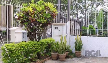 Casa sobrado no bairro São João de 3 dormitórios e 2 vagas