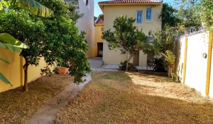 Casa ampla com pátio no Bairro Cristal, com 4 quartos