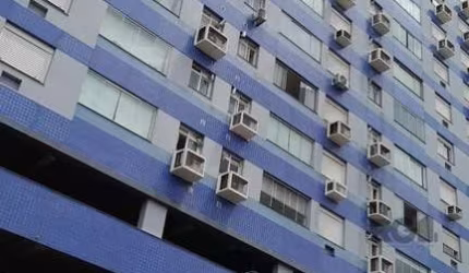Apartamento semi- mobiliado 02 dormitórios, 01 suíte,andar alto,na Cidade Baixa