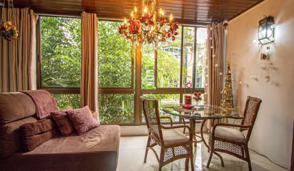 Apartamento mobiliado com 4 quartos, hidromassagem e 2 vagas -254 m²- Petrópolis