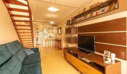 Cobertura com 3 quartos, 2 suítes e 2 vagas no Petrópolis – Vista deslumbrante!