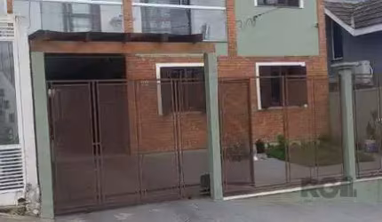 Casa sobrado no Verdes Campos de 3 dormitórios e 4 vagas