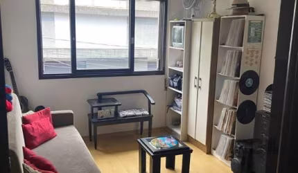 Apartamento de 2 dormitórios, sala, cozinha, banheiro, área de serviço com vaga