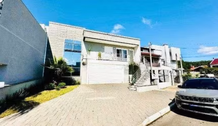 Casa sobrado de 3 dormitórios e 4 vagas