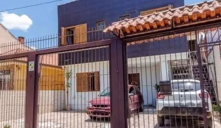 Casa sobrado no Partenon de 4 dormitórios e 2 vagas