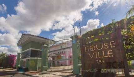 Casa em condomínio no Sarandi de 2d vaga e infra
