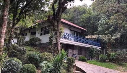 Sobrado para Venda - 295.24m², 3 dormitórios, sendo 3 suites, 2 vagas - Canela