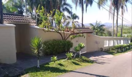 Chácara / sítio com 5 quartos à venda na Rua dos Cedros, Parque dos Jacarandás, Arujá, 560 m2 por R$ 2.200.000