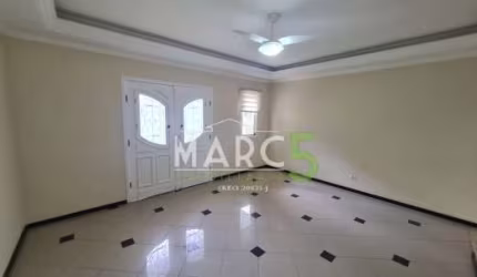 Casa em condomínio fechado com 3 quartos para alugar na Rua Berilo, Arujá 5, Arujá, 210 m2 por R$ 6.500