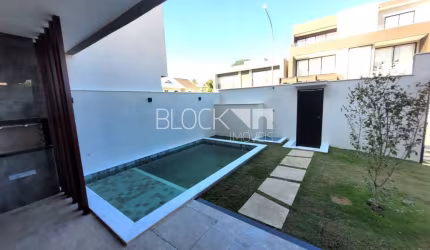 Casa em condomínio fechado com 4 quartos à venda na Rua Desembargador Wellington Jones Paiva, --, Vargem Pequena, Rio de Janeiro, 247 m2 por R$ 1.490.000