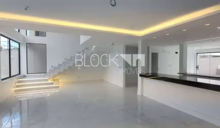 Recreio dos Bandeirantes | Casa de Condomínio 5 quartos, sendo 4 suites