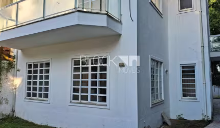 Vargem Pequena | Casa de Condomínio 4 quartos, sendo 4 suites