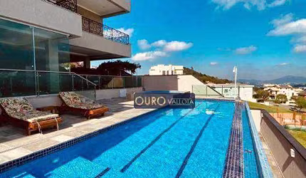 Sobrado de Alto Padrão com piscina  em condomínio fechado com 950m²