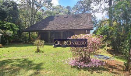 SOBRADO EM ATIBAIA COM 5 DORMITÓRIOS, CHURRASQUEIRA E 300M² DE ÁREA CONSTRUÍDA