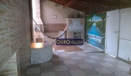 Casa 3 dormitórios, 2 vagas e churrasqueira à venda na Vila Bela.