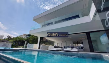 Residência de alto padrão em condomínio