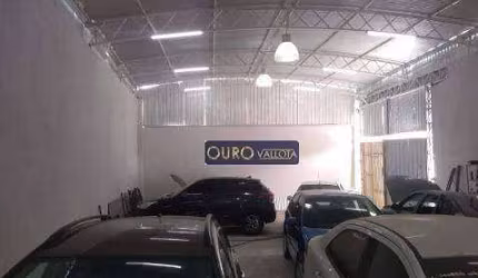 Galpão com 230m²