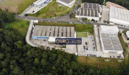 Galpão industrial com 5712m² de área construída.