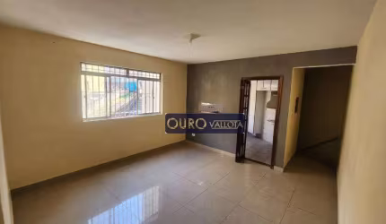 Apartamento com 53m² nos fundos