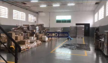 Galpão com 930m²