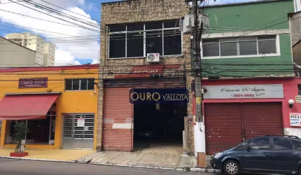 Galpão com 450m², 6m x 30m, mezanino e vão livre para locação na Mooca