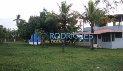 Sitio comercial no Distrito Industrial de Candeias-BA: 3 quartos, 1 suite, 2 salas, 1 banheiro, 110.000m². Venda ou locação!
