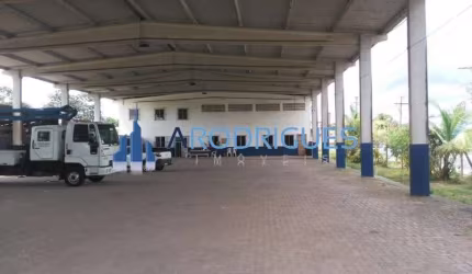 Galpão Industrial de Alto Padrão em Jardim Limoeiro, Camaçari-BA: 2 Salas, 2 Banheiros, 40 Vagas de Garagem, 1.000m² de Área!