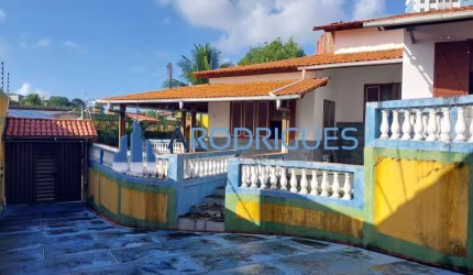 Casa em condomínio à venda em Itapuã, Salvador-BA: 3 quartos, 1 suíte, 2 salas, 3 banheiros, 4 vagas, 216m².