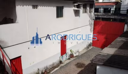 Excelente ponto comercial para locação em Salvador-BA, bairro Pernambués: 2 salas, 3 banheiros, 6 vagas de garagem!
