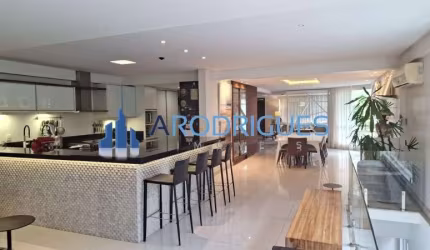 Imponente Casa à Venda de Alto Padrão em Alphaville I, Salvador-BA: 6 quartos, 6 suítes, 6 salas, 10 banheiros, 8 vagas de garagem.