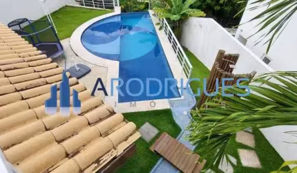 Excelente Casa à venda Localizado em um dos melhores condomínios de loteamento de casas de Salvador e com maravilhosa infraestrutura!