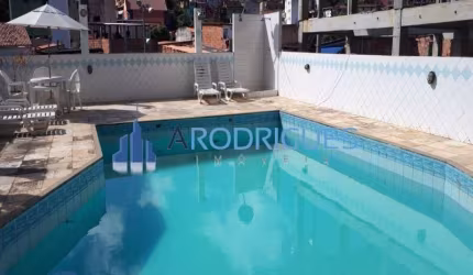 Linda casa à venda no Condomínio Quinta do Candeal, 4/4 com 2 suítes, nascente!