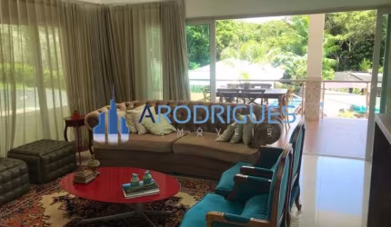 Casa para locação no Alphaville Litoral Norte I - Nascente . 7/4  sendo 4/4 com suítes .