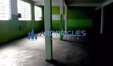 Prédio de 2 andares com 500 m2, sendo 23 metros  de frente com aproximadamente 10 vagas para carros.