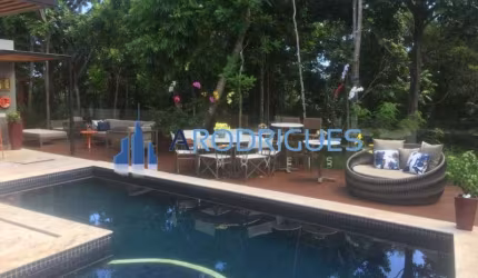 Casa Superluxo à Venda em Alphaville I Salvador-BA: 12 quartos, 6 suítes, Home Theater, Piscina.