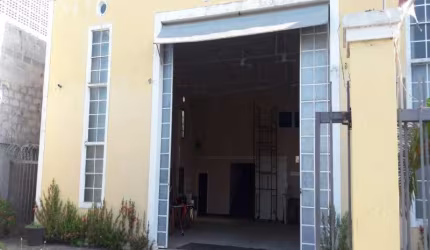 Galpão Comercial para Locação em Lauro de Freitas-BA, Bairro Estrada do Coco: 4 Salas, 5 Banheiros, 4 Vagas de Garagem, 450m² de Área.